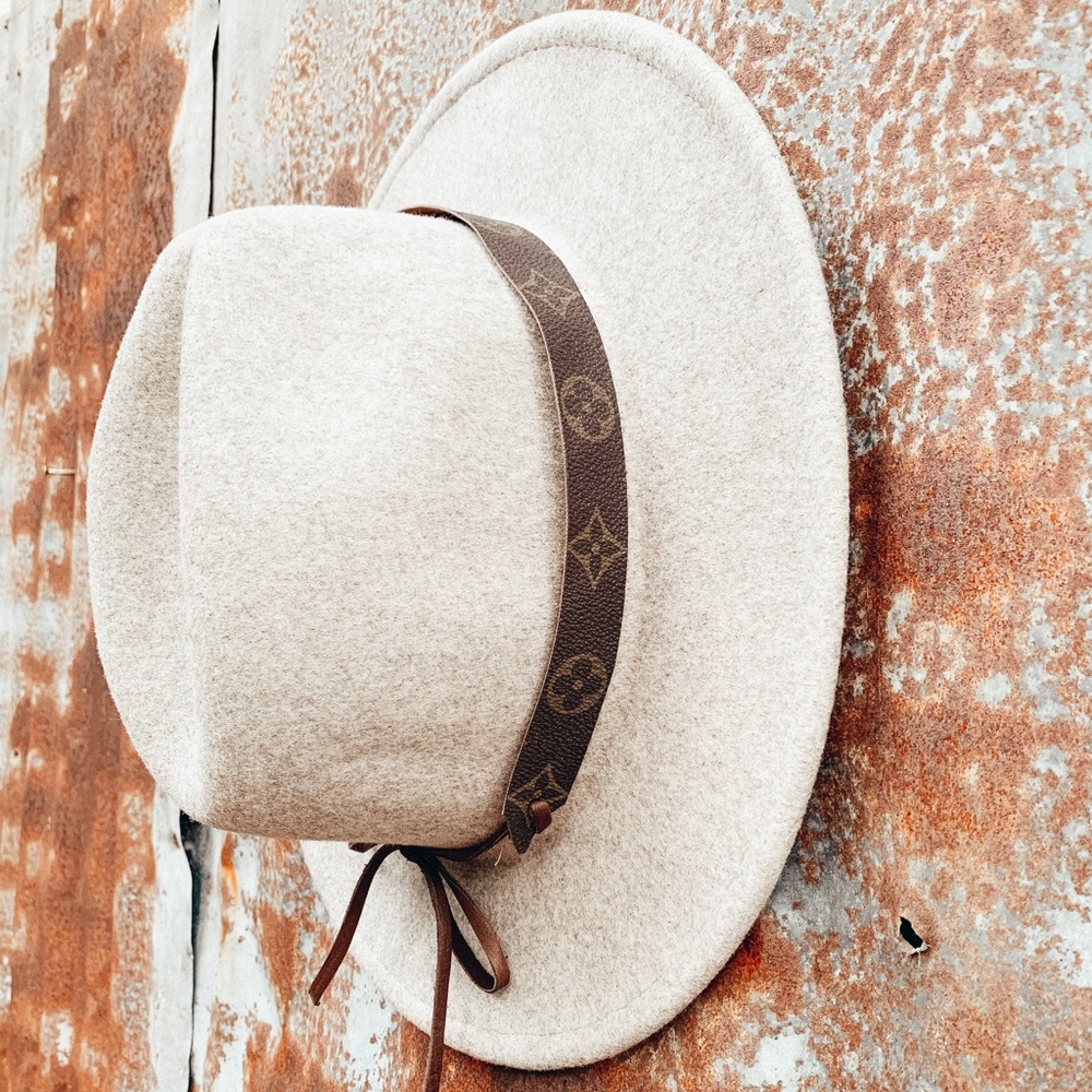 Lv hat bands